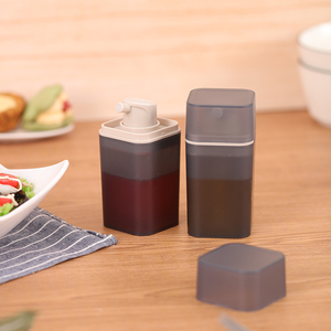 Bouteille pulvérisatrice d'huile d'olive en plastique pour la cuisson, support magnétique pour <span class=keywords><strong>friteuse</strong></span> à air, pulvérisateur d'huile de cuisine peu encombrant, brume fine - Product Image 4