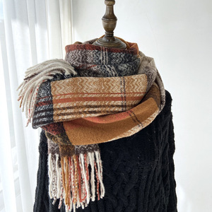 Écharpe chaude épaisse à franges et à carreaux pour femmes, haut de gamme, automne et hiver - Product Image 1