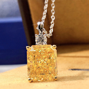 Ciondolo in Oro Giallo con Diamante Taglio Asscher, Diamante Naturale Giallo Fantasia, Gioiello Classico da Donna per Uso Quotidiano - Product Image 1
