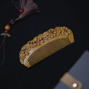 مشط خشبي ثلاثي الأبعاد منحوت يدويًا من خشب الصندل المجوف، هدية أعمال قابلة للتخصيص - Product Image 5