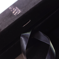 Boîte cadeau personnalisée en velours rigide avec logo en relief, insert en acrylique transparent pour carte de marque, pochette de luxe pour bijoux, emballage pour mariage