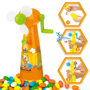 Caramelos duros de frutas de Shantou, venta al por mayor, juguetes de verano, ventilador de caramelo con pistola de agua manual - Product Image 2