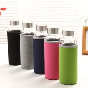 Kustom penjualan pabrik kustom portabel tahan panas minum 16oz gelas bening botol air dengan lengan silikon