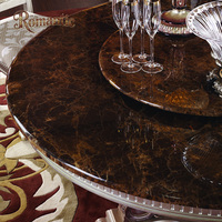 Ensemble de meubles de salle à manger classiques français de luxe, table élégante en bois massif, chaises rembourrées, finition antique claire