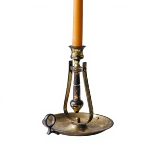 Portavelas de metal de latón antiguo con forma de concha y asa para decoración de iluminación en el hogar, bodas y Navidad. - Product Image 1