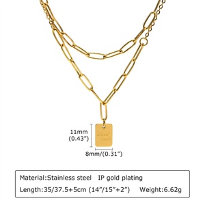 Nuevo Collar de Moda Chapado en Oro PVD de 18k con Amuleto de Buena Suerte Cuadrado - Product Image 5
