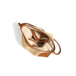 กระเป๋าโท้ทสานราฟเฟียสำหรับผู้หญิง ลดราคาสุดฮิต กระเป๋าสะพายไหล่สำหรับฤดูร้อนและชายหาด พร้อมสายสะพายยาว กระเป๋าหนังแท้ทรงถัง - Product Image 5