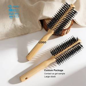 <span class=keywords><strong>Brosse</strong></span> <span class=keywords><strong>à</strong></span> <span class=keywords><strong>cheveux</strong></span> <span class=keywords><strong>en</strong></span> nylon et poils de sanglier avec manche rond <span class=keywords><strong>en</strong></span> bambou pour démêler, lisser, boucler et volumiser les <span class=keywords><strong>cheveux</strong></span>, idéale pour le séchage au sèche-<span class=keywords><strong>cheveux</strong></span> - Vente <span class=keywords><strong>en</strong></span> gros - Product Image 1
