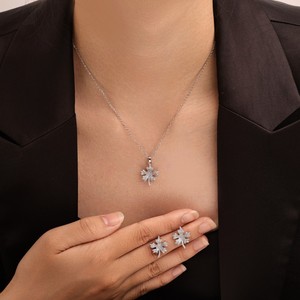 Ensemble boucles d'oreilles et collier en cuivre plaqué or avec perles brillantes, forme de plante, micro-incrustations, bijoux de fête, mode de luxe pour femmes - Product Image 2