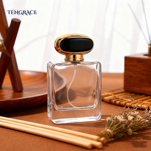 Elegante <span class=keywords><strong>Perfume</strong></span> EDP para <span class=keywords><strong>Mujer</strong></span> en Botella de Vidrio Cuadrada Transparente con Tapa Dorada y Negra, Logotipo Personalizado y Marca Privada - Product Image 1