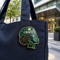 En gros, Pin's de revers Couronne de Reine pour femmes, personnalisable avec LOGO, en émail dur et souple, thème 'Positive Black Girl', pour chapeau