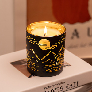 Vela Aromática LED de Cera de Soja con Control de Luz, en Copa de Vidrio Negro con Diseño de Montaña Dorada, para Ambiente Interior, Regalo Festivo Luminoso - Product Image 1