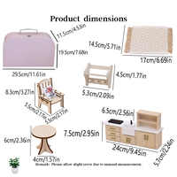 Diorama de cuisine miniature vintage : valise rose, armoire, cuisinière, évier, table, chaise, plante, tapis, étagère – Décoration d'intérieur, ornement, cadeau
