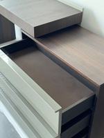 Coiffeuse minimaliste avec miroir rabattable – Offre spéciale – Table de maquillage compacte pour petits espaces – Décoration moderne pour la maison