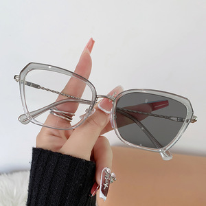 MK25824 Nouvel Arrivage Oeil de Chat Mode Photochromique Anti Lumière Bleue Lunettes Vente en Gros <span class=keywords><strong>Pas</strong></span> <span class=keywords><strong>Cher</strong></span> Lunettes Optiques pour Femmes - Product Image 4
