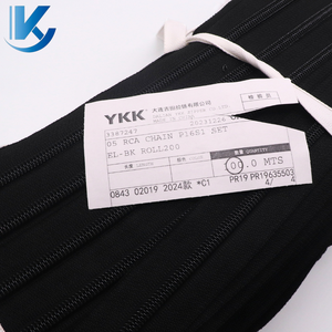 Rotoli di <span class=keywords><strong>Cerniera</strong></span> in Nylon di Alta Qualità Disponibili 03P12 05P16 Originale YKK Rotoli di <span class=keywords><strong>Cerniera</strong></span> a Catena Lunga per Borse e Valigie - Product Image 6