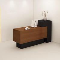 Comptoir de réception minimaliste moderne, petit bureau d'accueil, boutique de vêtements pour femmes, salon de beauté, salon de coiffure, comptoir de caisse aspect pierre