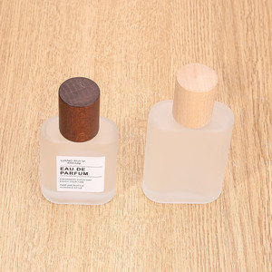 30ml 50ml contenitore smerigliato per il viaggio profumo <span class=keywords><strong>Spray</strong></span> d'argento con tappo in legno di faggio vuoto bianco opaco bottiglia di alluminio <span class=keywords><strong>Spray</strong></span> - Product Image 5