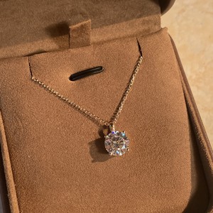 จี้เพชรทรงกลมเจียระไนแบบบริลเลียนท์ ขนาด 1 กะรัต 2 กะรัต 3 กะรัต 5 กะรัต เกรด DEF VVS VS ทอง 14K/18K <span class=keywords><strong>เพชร</strong></span> CVD HPHT ผลิตในห้องปฏิบัติการ พร้อมใบรับรอง IGI แบบกำหนดเอง - Product Image 2