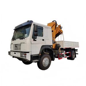 Grúa Plegable de 12 Toneladas Montada en un Camión 4x4 con Accesorio de Garra para Troncos. - Product Image 4