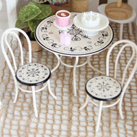 Ensemble de table et chaises vintage en fonte 3 pièces, mini table basse décorative, accessoires de scène miniature DIY pour maison de poupée et maisonnette