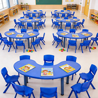 Table lune en plastique durable pour enfants, différentes couleurs, idéale pour les fêtes en extérieur, la garderie, la maternelle et l'école - Offre spéciale