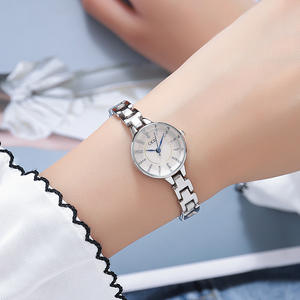 Montre à quartz pour femme avec petit cadran, design minimaliste, étanche, bracelet en acier, design de niche, OEM ODM - Product Image 4