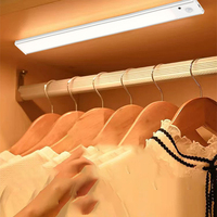 Lumière intelligente de capteur de mouvement Appliques murales à piles Éclairage d'armoire magnétique à led rechargeable sans fil
