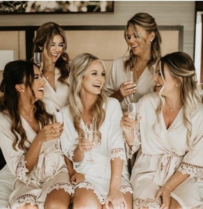 <span class=keywords><strong>Vestaglia</strong></span> da Sposa/Damigella d'onore in Raso <span class=keywords><strong>di</strong></span> <span class=keywords><strong>Seta</strong></span> con Scollo a V, Morbida e Liscia, con Bordo in Pizzo, Lunghezza al Ginocchio - Product Image 4