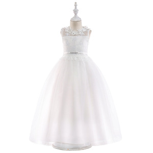 Robe de mariée maxi tendance et élégante pour enfant, style princesse en mousseline, avec broderie florale, col orné de cristaux et ceinture, avec nœud - Product Image 2