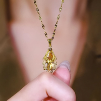 Collier élégant et haut de gamme au design luxueux, couleur café, avec feuille dorée, adapté au quotidien des hommes et des femmes