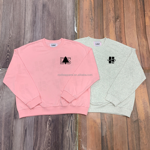 Sweat-shirt à col rond ample en molleton de coton avec patch brodé personnalisé, impression en relief, épaules tombantes, pour femmes - Product Image 2