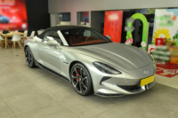 Dépôt Vente en gros Voiture de sport électrique MG Cyberster 2024 Voiture de luxe 4WD 501KM 520KM Gamme EV Voiture de sport Saic 193kmh 200kmh