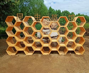 Estante de Almacenamiento Decorativo Hexagonal de Acero Inoxidable con Diseño Personalizado, Escultura de Metal Fundido y Pulido - Product Image 4