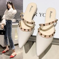 Sandales à talons bas de style français avec rivets pour femmes, nouvelle collection été 2025, pour un look décontracté avec des chaussures habillées