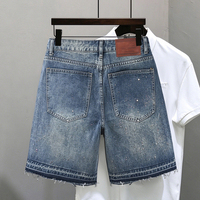 Shorts en jean personnalisés pour hommes et femmes, fabricant OEM ODM, bleu clair délavé avec motif éclatant en strass, commandes en gros