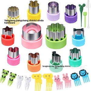 Set di Utensili per Pasticceria: Piatto Girevole per Torte, Raschietto per Burro, Spatola Lisciante, Set Completo per Decorazione, Strumenti in Acciaio Inox e Plastica PP, 3 Pezzi - Product Image 4