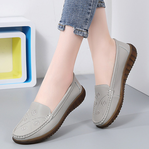 <span class=keywords><strong>Chaussures</strong></span> plates décontractées pour femmes Nouveaux mocassins en cuir avec fond souple Design de chignon farci à la vapeur antidérapant - Product Image 2