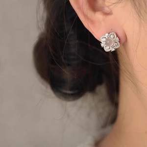 Zarcillos de Plata Ley 925 Estilo Brutalista Forma Escultural Colgantes Minimalistas Venta Al por Mayor - Product Image 1