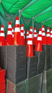 Fabriek Groothandel Pvc Verkeerskegels 900Mm Reflecterende Verkeersveiligheidskegels Voor Verkeersborden - Product Image 6