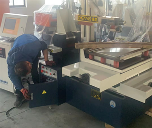 Máquinas de alambre EDM CNC Fast DK7735 Máquina enderezadora y cortadora Rendimiento constante de alta eficiencia - Product Image 2