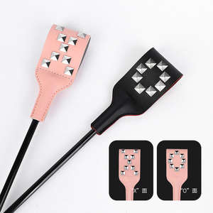 Fouets et Paddles en Cuir BDSM pour Couples, pour Fessées, Punition et Fétichisme SM, pour la Soumission et la Domination - Product Image 3