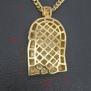 Collier pendentif visage de Jésus plaqué or yunnique avec sertissage pavé de diamants, chaîne en acier inoxydable, idéal pour un cadeau - Product Image 4