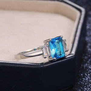 Anello da Donna F175 con Acquamarina, Taglio Smeraldo, Gemma Naturale, Montatura a Griffe, Anelli di Fidanzamento alla Moda - Product Image 6