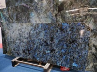 Dalles et carreaux de pierre de granit bleu labradorite lémurienne naturelle de luxe populaire de Madagascar pour la décoration de comptoirs de cuisine