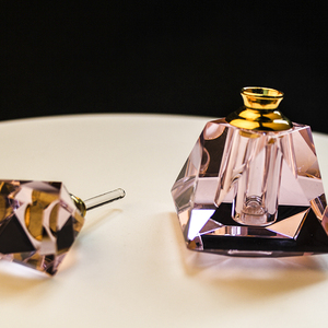 3Ml Luxe Pyramide Rose En Forme de Bouteilles De Parfum En Cristal Faveurs De Mariage Cadeau Saint-Valentin K9 - Product Image 3