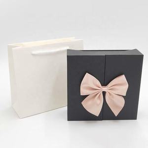 Caja de Regalo Magnética con Tapa Abatible Doble, para Chocolates y Flores, con Cinta para Atar en un Lazo - Product Image 6