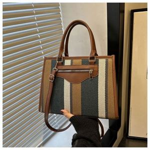 I-0543 USA Mairun Fashion Latest Designer Girls Single <b>Zip</b> PU 6 Inch Small Tote Bags Polyester Lining Outdoor Daily Use Women's - Product Image 3