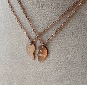 Inspire Jewelry Acier inoxydable plaqué or MEILLEURS AMIS Ternish Free Gold Silver Rose-Gold Set of two half heart Word Necklace - Product Image 5