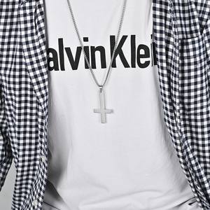 Collar con Cruz Invertida de Acero Inoxidable, Colgante Geométrico para Hombre, Estilo Rock Urbano - Product Image 3